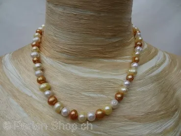 Necklace tied with freshwater pearls, magnetic closure gold