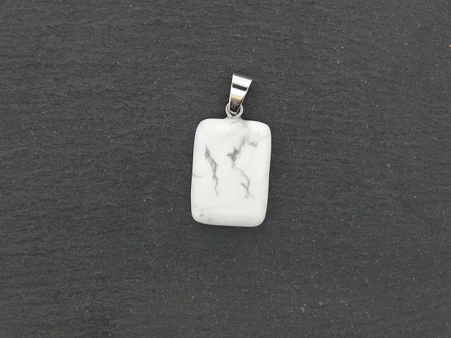 Howlite Pendentif, pierre semi-précieuse, Couleur: blance, Taille: ±20x15mm, Quantité : 1 pièce.