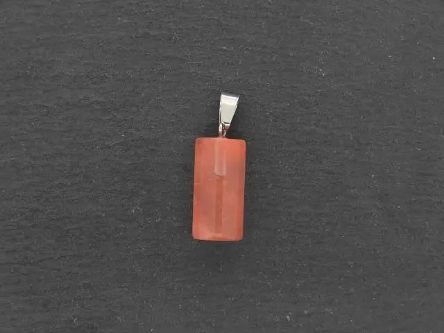 Cherry Quartz Pendentif, pierre semi-précieuse, Couleur: rouge, Taille: ±20x10mm, Quantité : 1 pièce.
