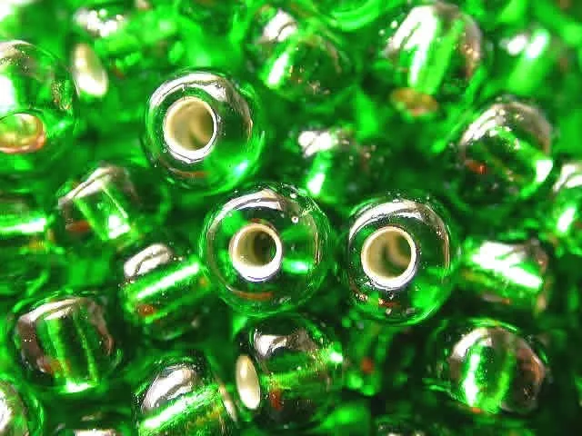 Rocailles, grün mit silber einzug, 4.5mm, 17 gr.