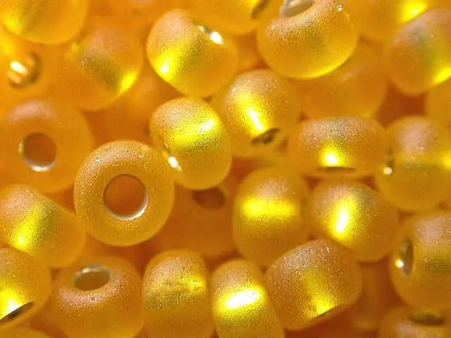 SeedBeads, gelb frostet inside silver, 4.5mm, 17 gr.