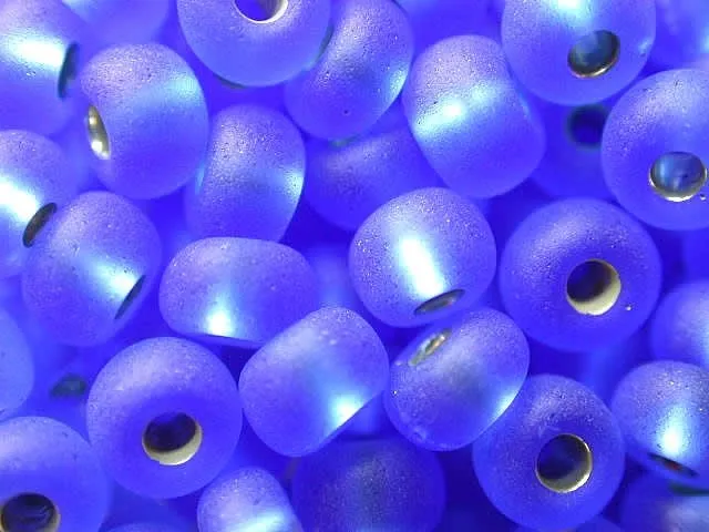 SeedBeads, d. blue frostet inside silver, 4.5mm, 17 gr.