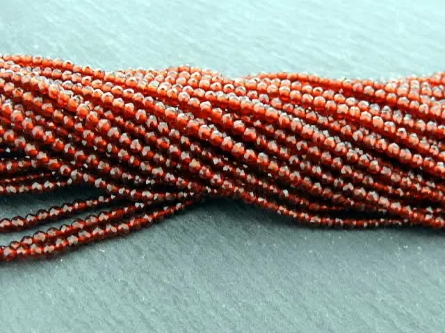 Perles de verre à facettes, Couleur: rouge foncé, Taille: ±2mm, Quantite: 1 String (±38cm) ±200piece