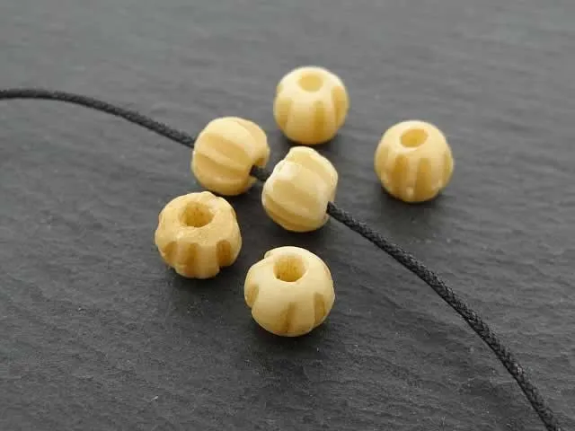 Perles osseuse cylindre, Couleur: beige, Taille: ±6x7mm, Quantite: 5 piece