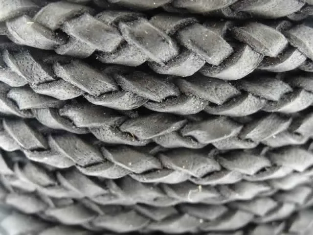 BULK Lederband (Bolo) geflochten, 1 Spule, Farbe: schwarz, Grösse: ±6mm, Menge: ±25 meter