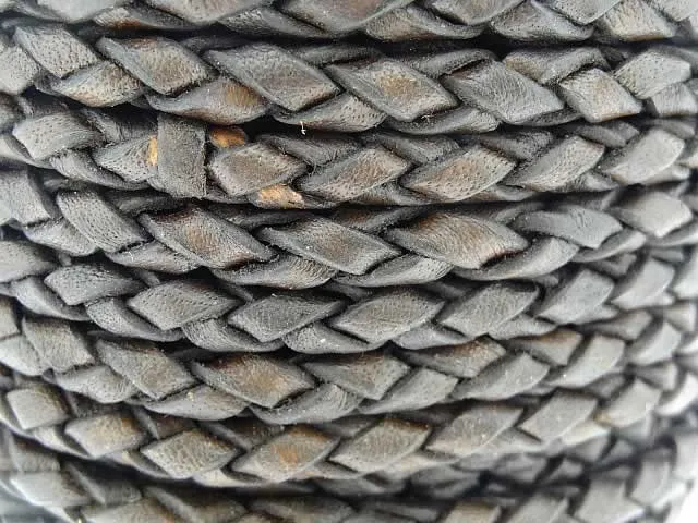 BULK Lederband (Bolo) geflochten, 1 Spule, Farbe: braun, Grösse: ±6mm, Menge: ±25 meter