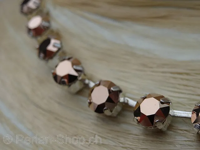Versilberte Halskette, eingefasst mit 8 mm Swarovski Kristall Strasssteinen