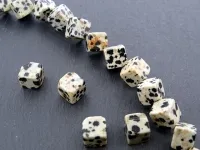 prix spécial cube dalmatien, Couleur: beige, Taille: ±8 mm, Quantite: ±35 piece - String ±40cm